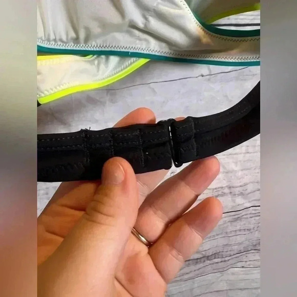 Pink Victoria Secret criss cross bikini top - Picture 4 of 5